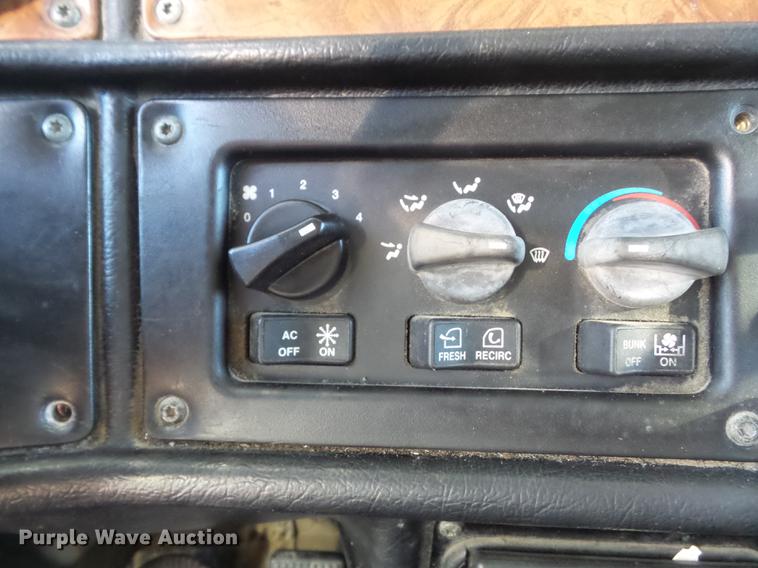 image for item DC7372 2002 Peterbilt 379 semi truck