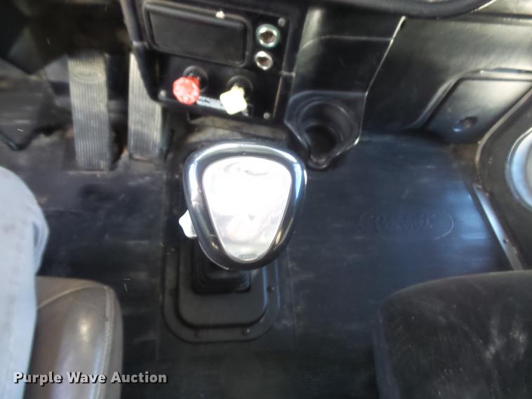 image for item DC7372 2002 Peterbilt 379 semi truck