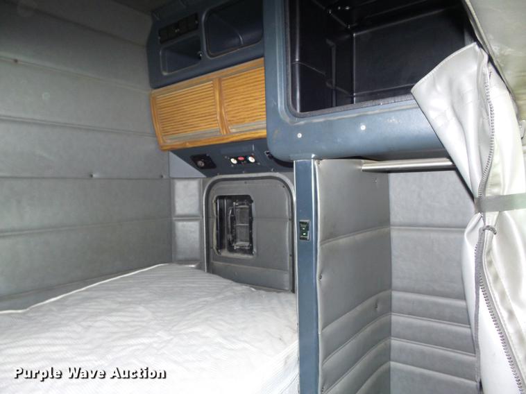 image for item DC7372 2002 Peterbilt 379 semi truck