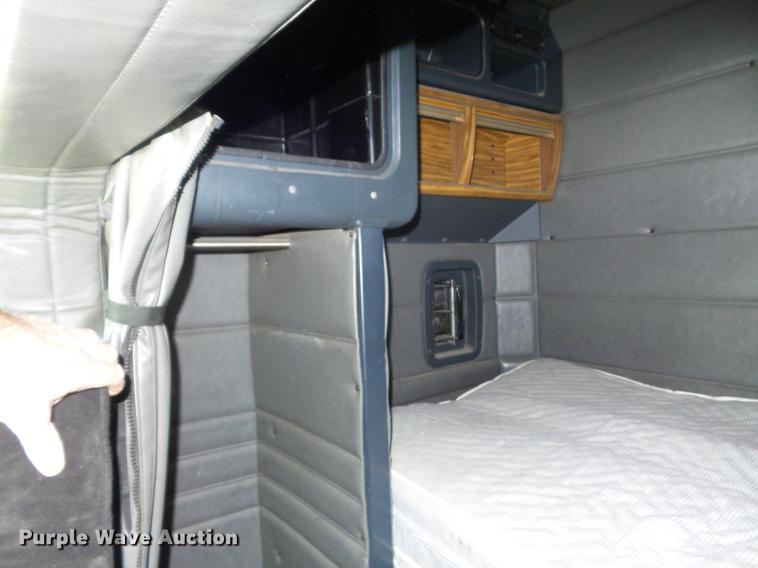 image for item DC7372 2002 Peterbilt 379 semi truck