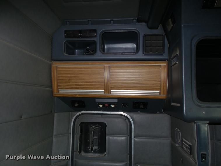 image for item DC7372 2002 Peterbilt 379 semi truck