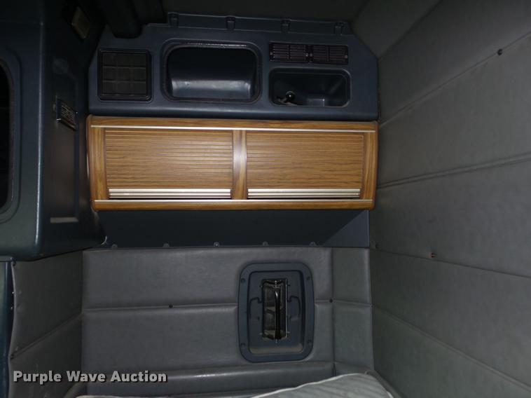 image for item DC7372 2002 Peterbilt 379 semi truck