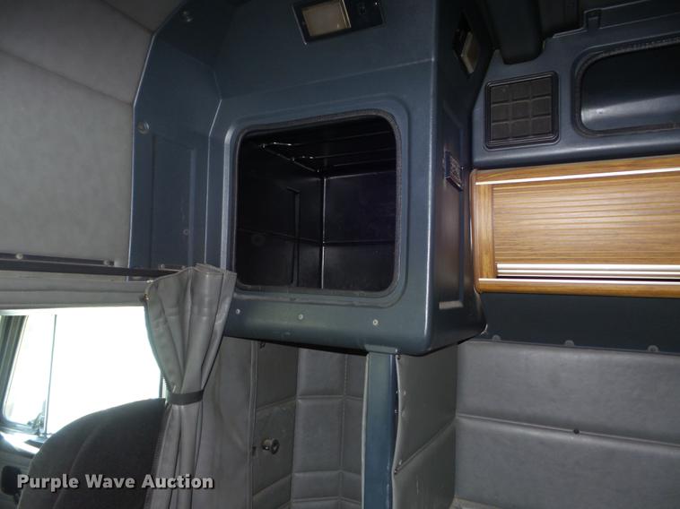 image for item DC7372 2002 Peterbilt 379 semi truck