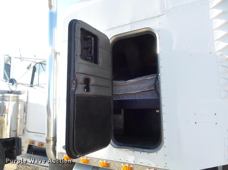 image for item DC7372 2002 Peterbilt 379 semi truck