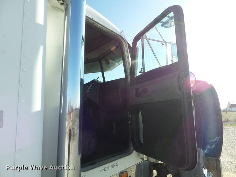 image for item DC7372 2002 Peterbilt 379 semi truck