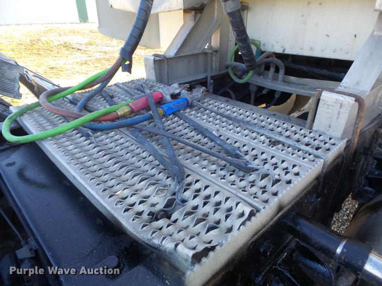 image for item DC7372 2002 Peterbilt 379 semi truck