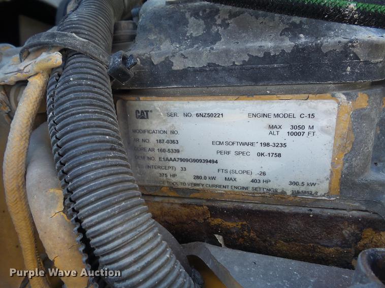 image for item DC7372 2002 Peterbilt 379 semi truck