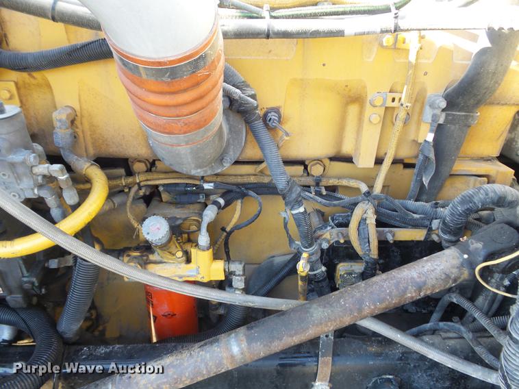 image for item DC7372 2002 Peterbilt 379 semi truck