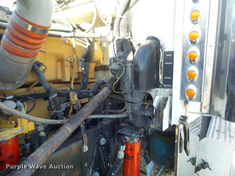 image for item DC7372 2002 Peterbilt 379 semi truck