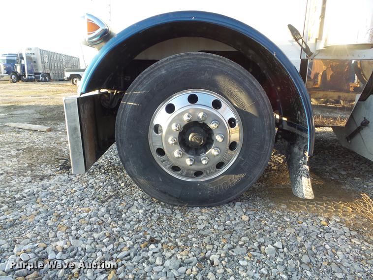 image for item DC7372 2002 Peterbilt 379 semi truck