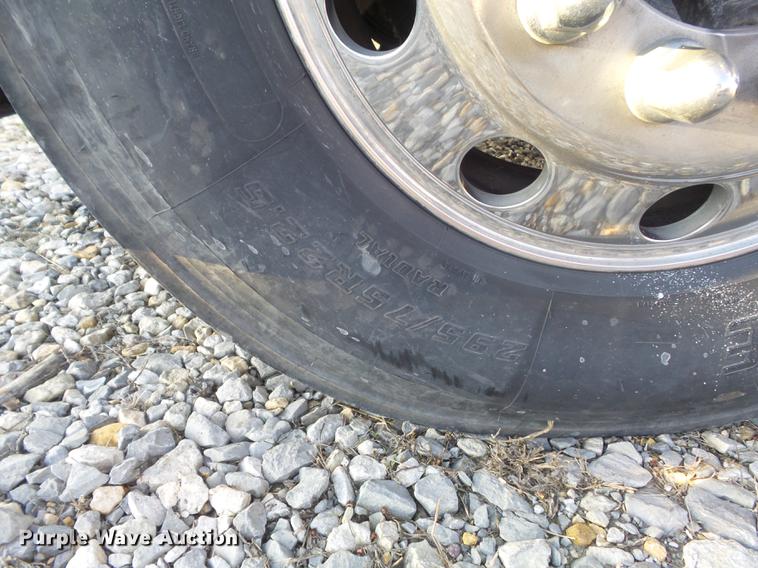 image for item DC7372 2002 Peterbilt 379 semi truck