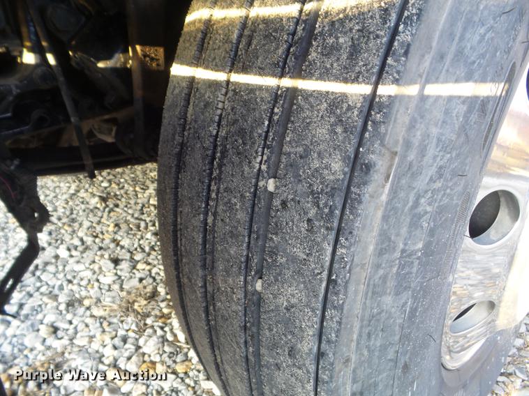 image for item DC7372 2002 Peterbilt 379 semi truck