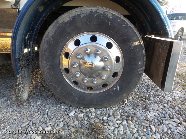 image for item DC7372 2002 Peterbilt 379 semi truck