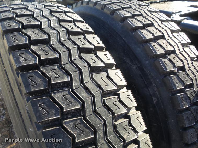 image for item DC7372 2002 Peterbilt 379 semi truck