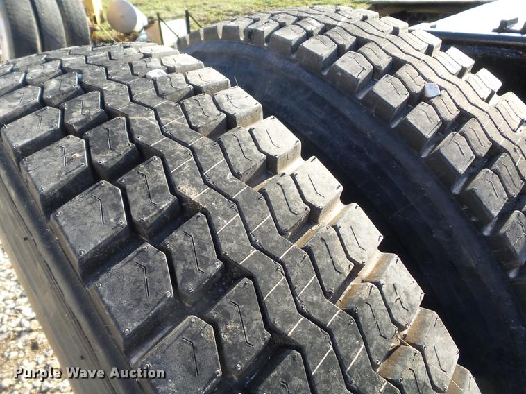 image for item DC7372 2002 Peterbilt 379 semi truck