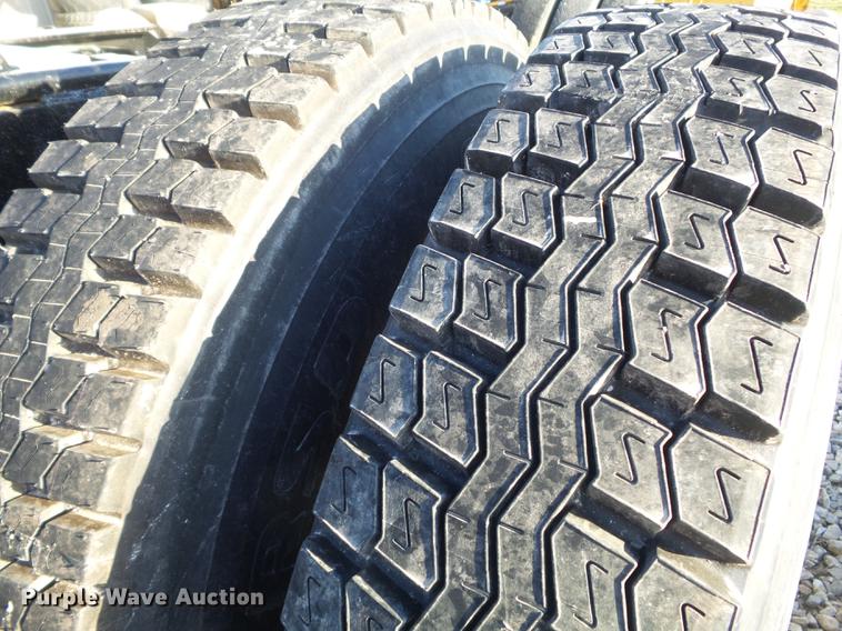 image for item DC7372 2002 Peterbilt 379 semi truck