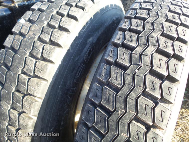 image for item DC7372 2002 Peterbilt 379 semi truck