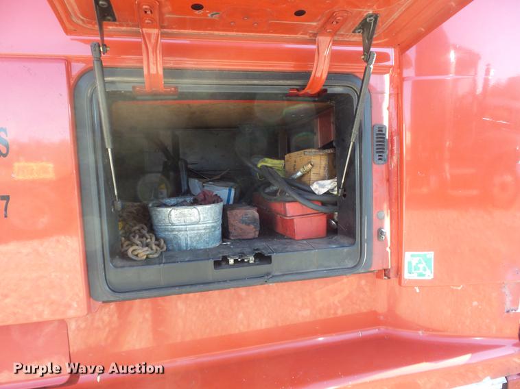 image for item DC7382 2000 Volvo VNL semi truck