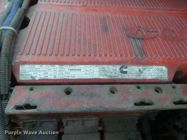 image for item DC7382 2000 Volvo VNL semi truck