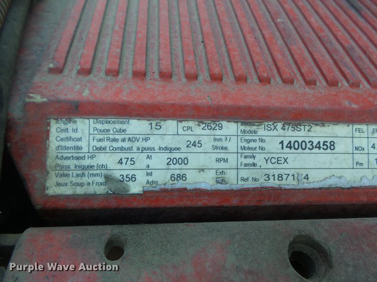 image for item DC7382 2000 Volvo VNL semi truck