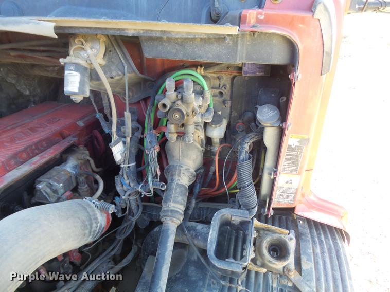 image for item DC7382 2000 Volvo VNL semi truck