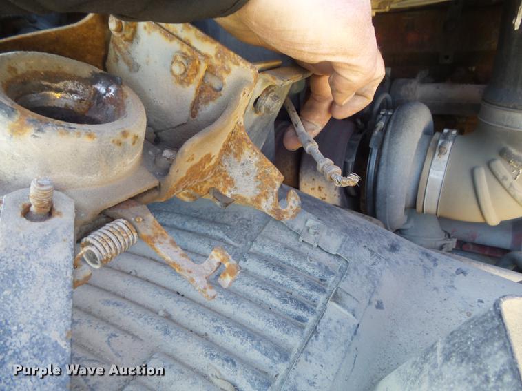 image for item DC7382 2000 Volvo VNL semi truck