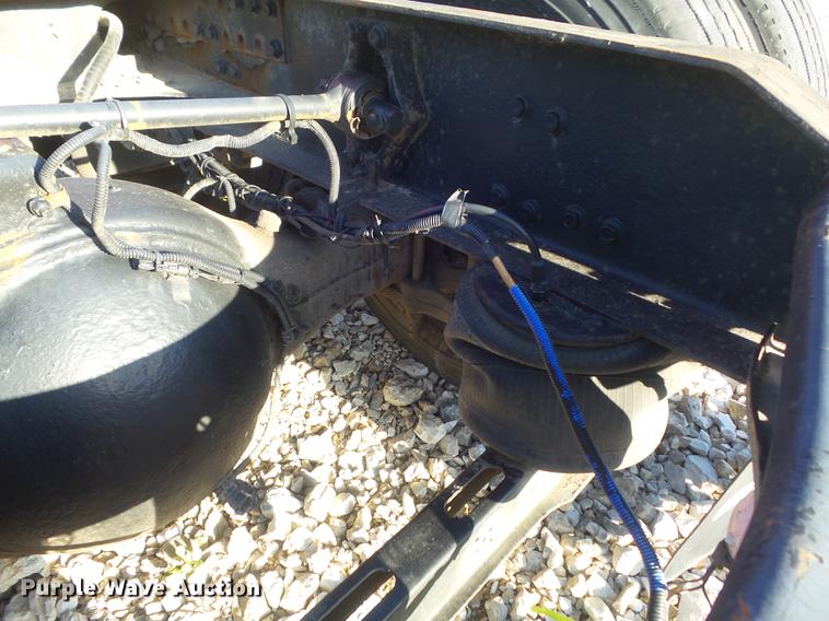 image for item DC7382 2000 Volvo VNL semi truck