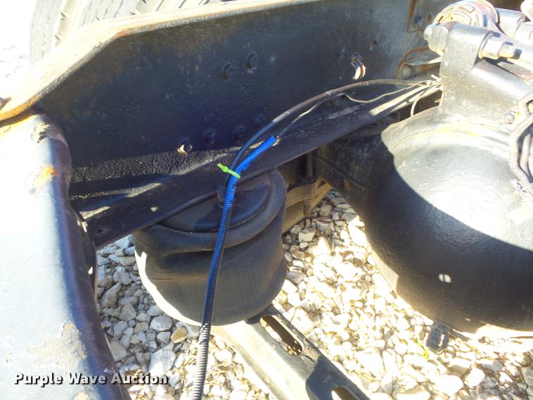 image for item DC7382 2000 Volvo VNL semi truck