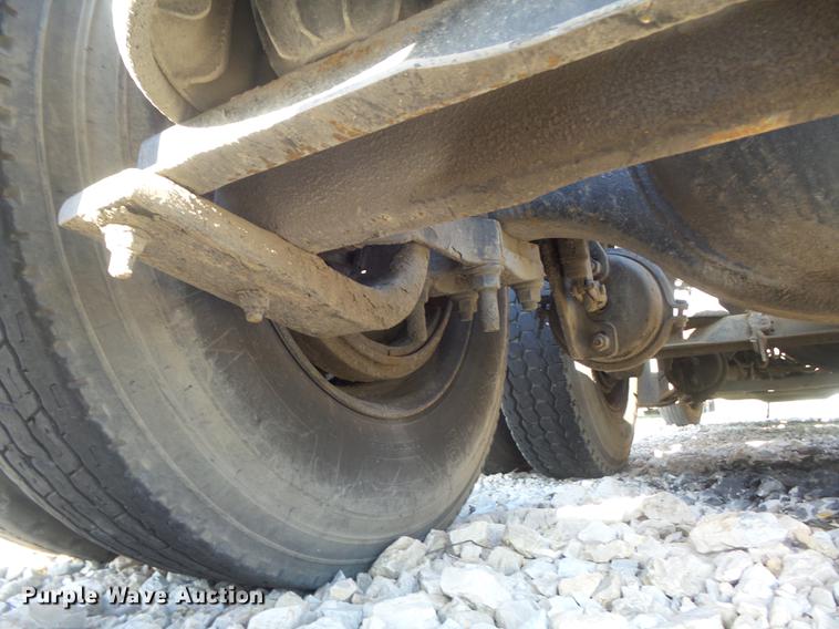 image for item DC7382 2000 Volvo VNL semi truck