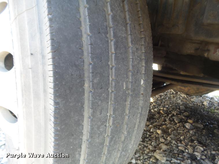 image for item DC7382 2000 Volvo VNL semi truck