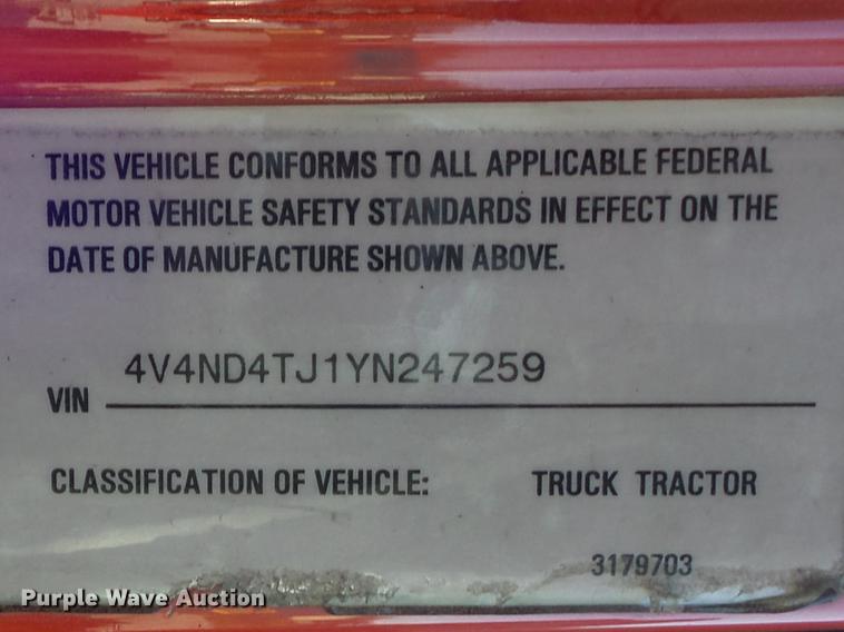 image for item DC7382 2000 Volvo VNL semi truck