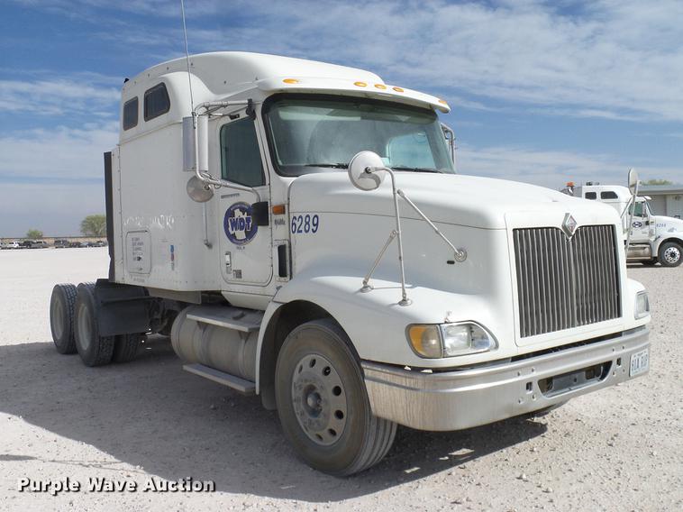 image for item DD1300 2007 International 9400i semi truck