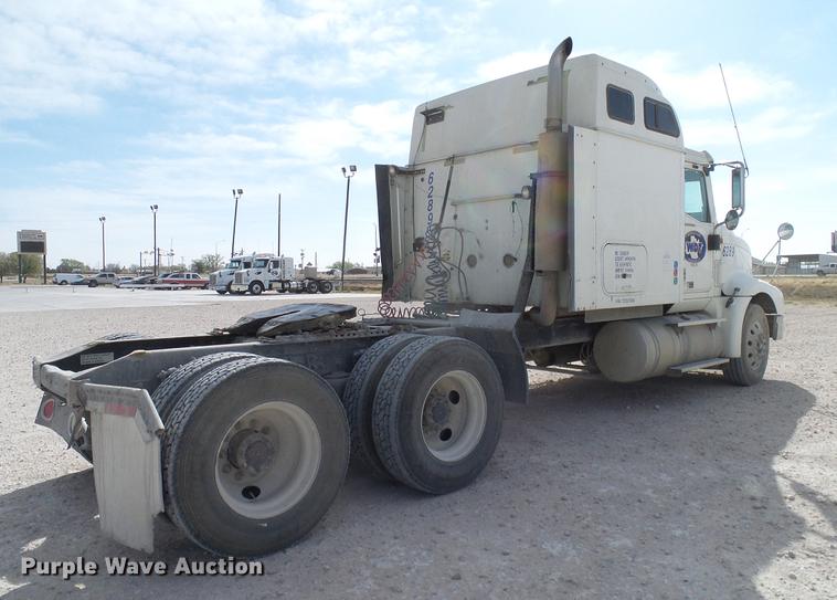 image for item DD1300 2007 International 9400i semi truck