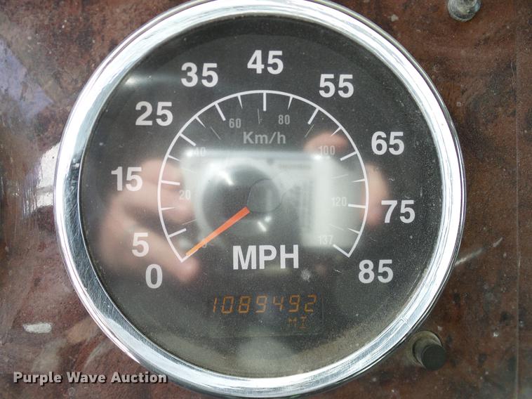 image for item DD1300 2007 International 9400i semi truck