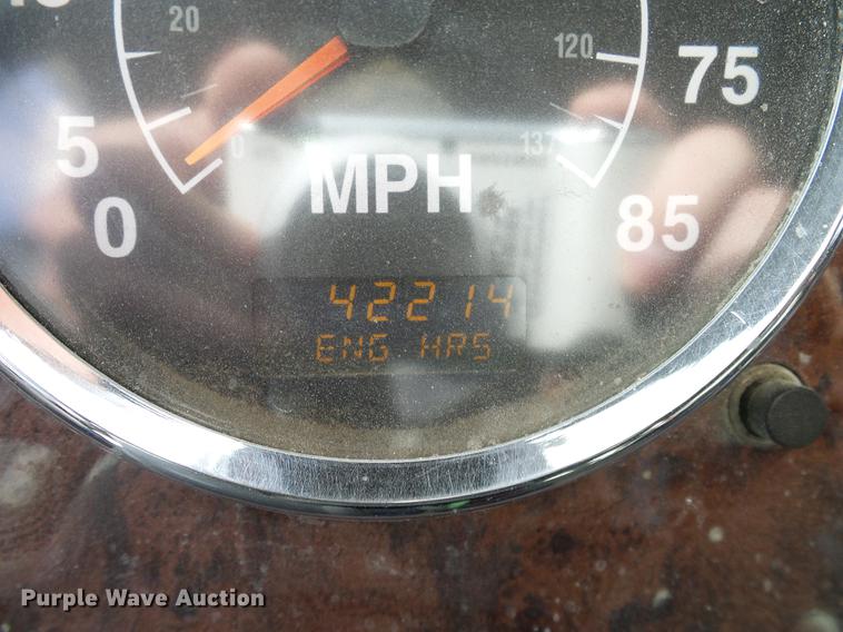 image for item DD1300 2007 International 9400i semi truck