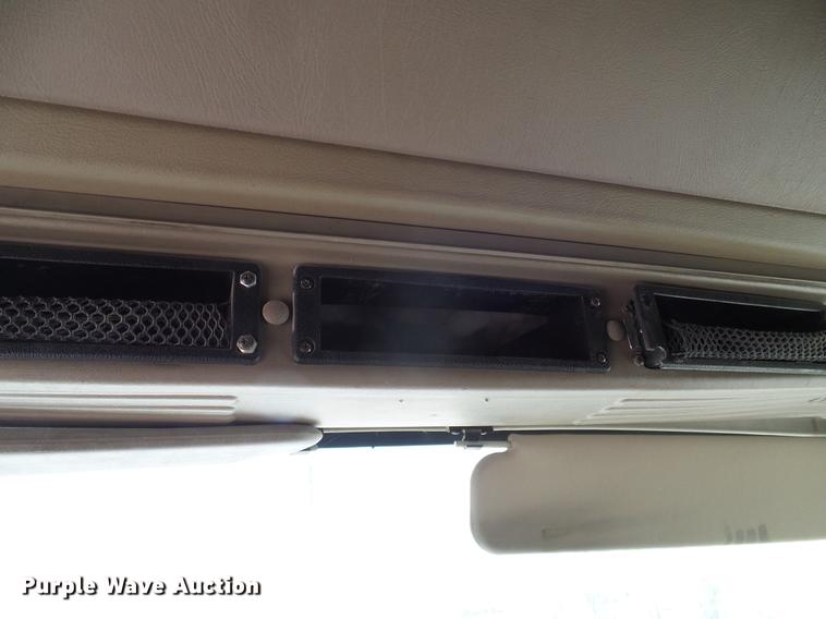 image for item DD1300 2007 International 9400i semi truck