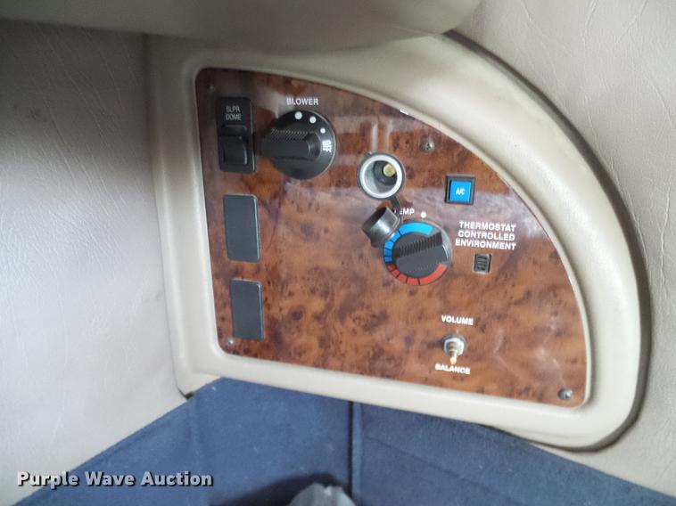 image for item DD1300 2007 International 9400i semi truck