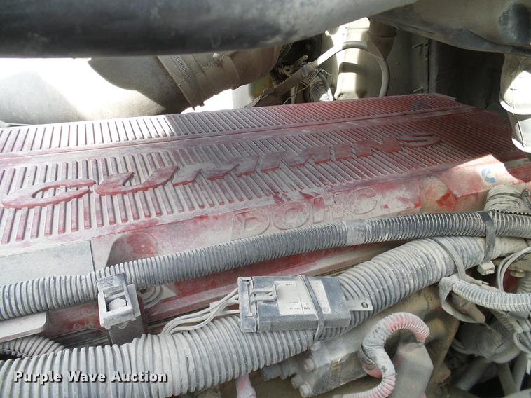 image for item DD1300 2007 International 9400i semi truck