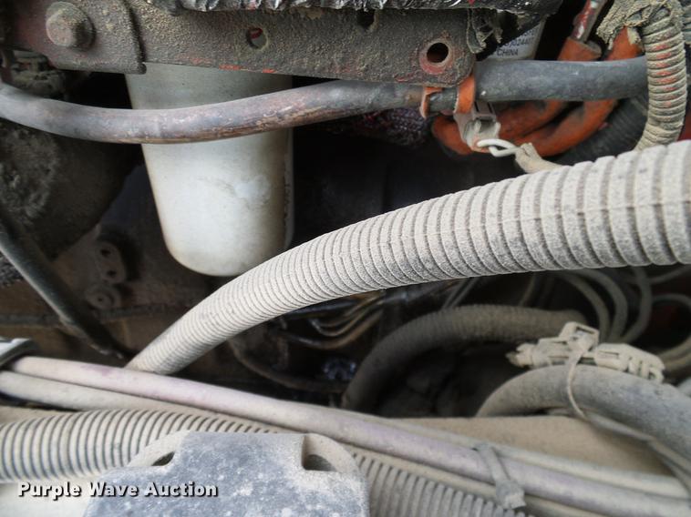 image for item DD1300 2007 International 9400i semi truck