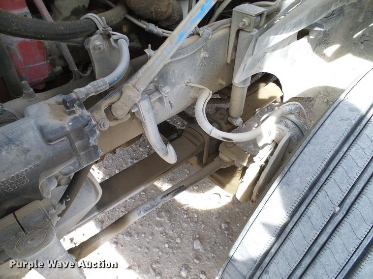 image for item DD1300 2007 International 9400i semi truck