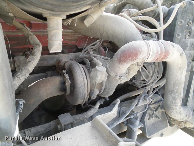 image for item DD1300 2007 International 9400i semi truck