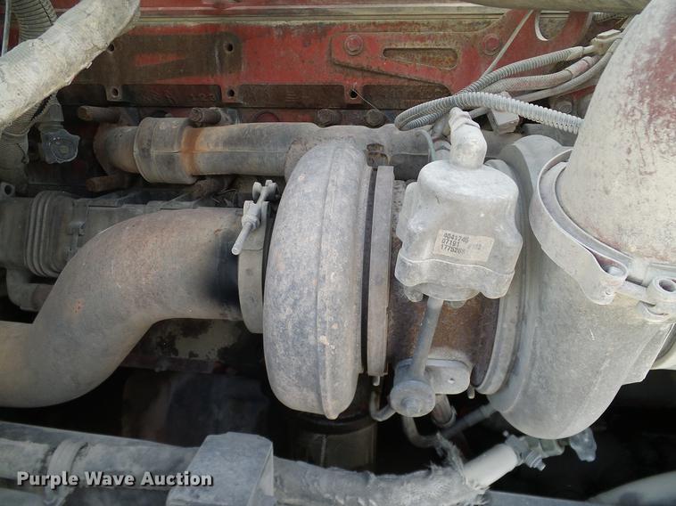 image for item DD1300 2007 International 9400i semi truck