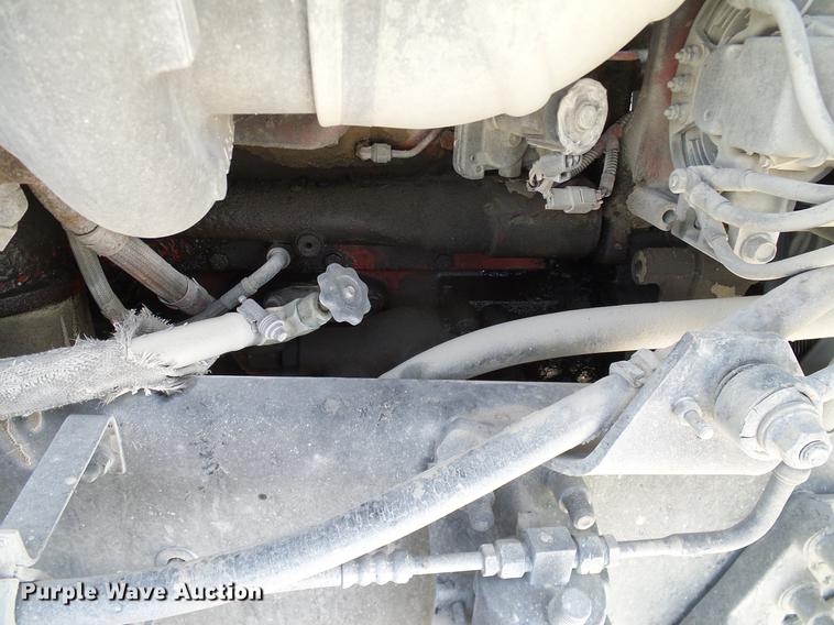 image for item DD1300 2007 International 9400i semi truck