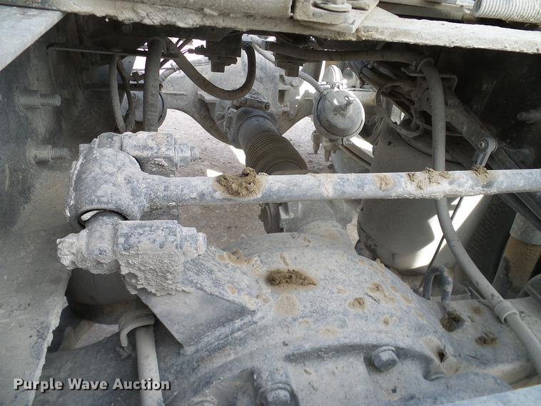 image for item DD1300 2007 International 9400i semi truck