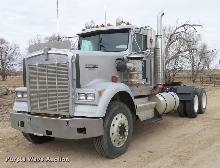 image for item DD1321 1984 Kenworth W900 semi truck