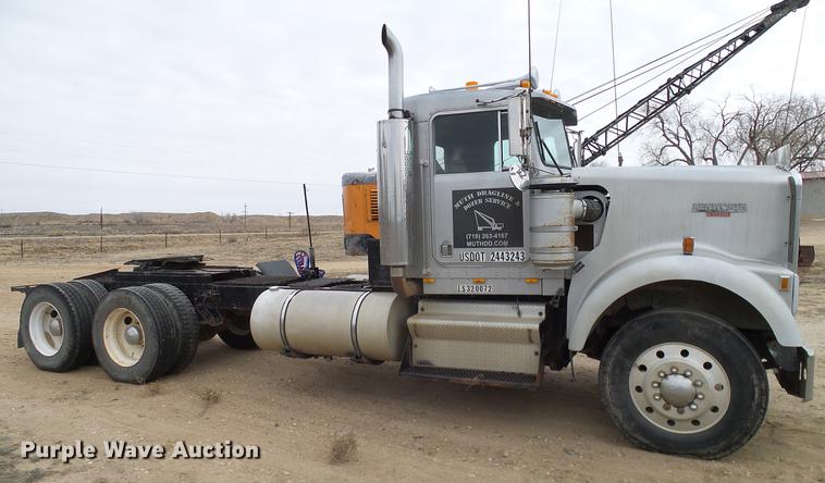 image for item DD1321 1984 Kenworth W900 semi truck