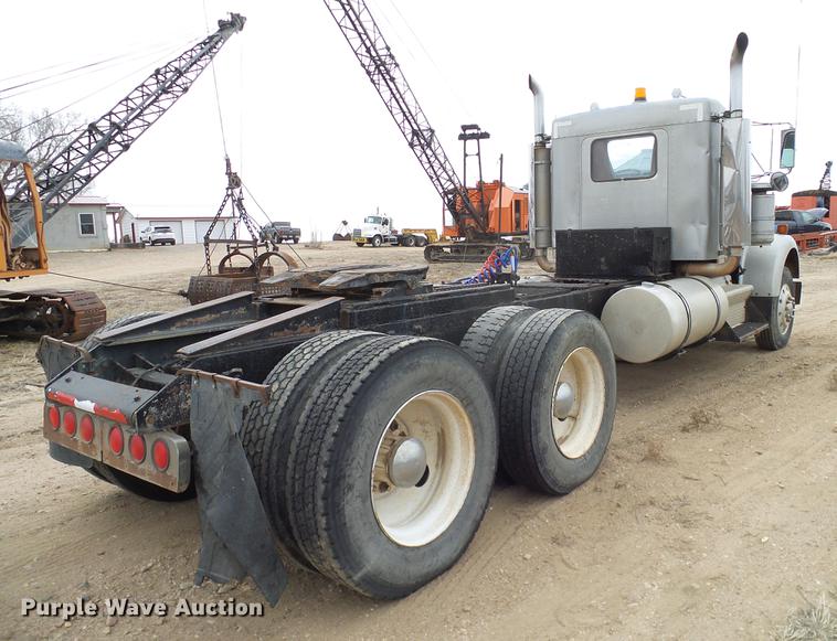 image for item DD1321 1984 Kenworth W900 semi truck