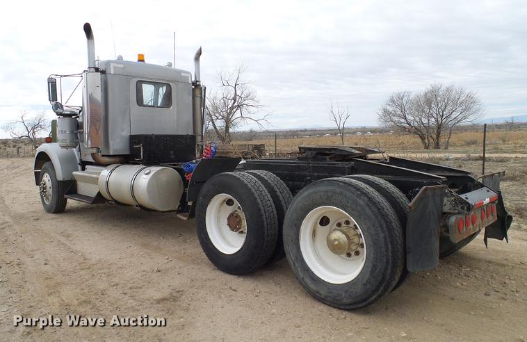 image for item DD1321 1984 Kenworth W900 semi truck