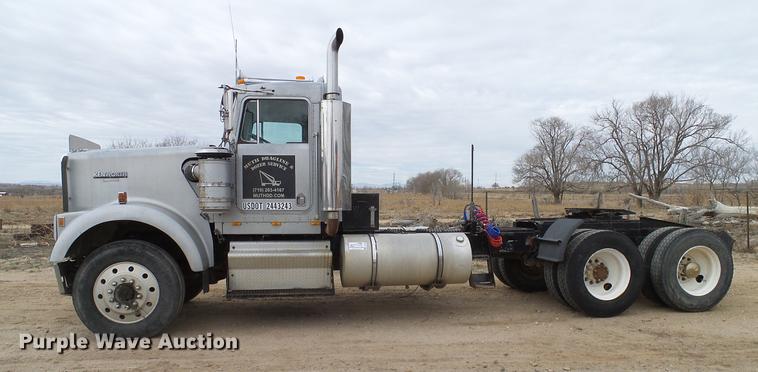 image for item DD1321 1984 Kenworth W900 semi truck