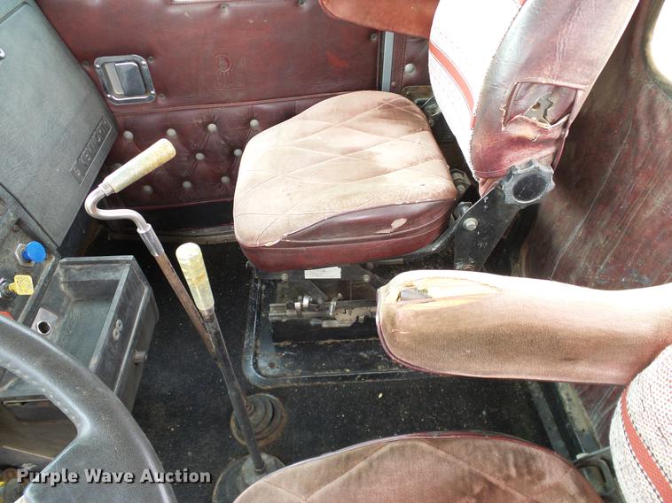 image for item DD1321 1984 Kenworth W900 semi truck